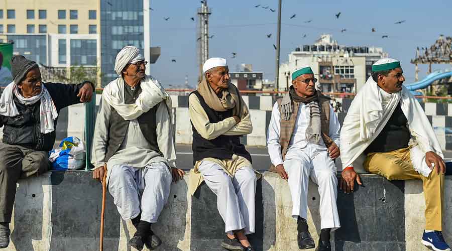 Sanitation worry at farmers protests - Choked toilets, heaps of garbage, stagnant water and bitter cold are posing a tough challenge