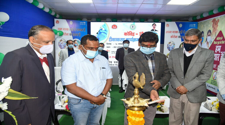 Chief Minister Hemant Soren lights up the lamp at Sadar hospital in Ranchi.