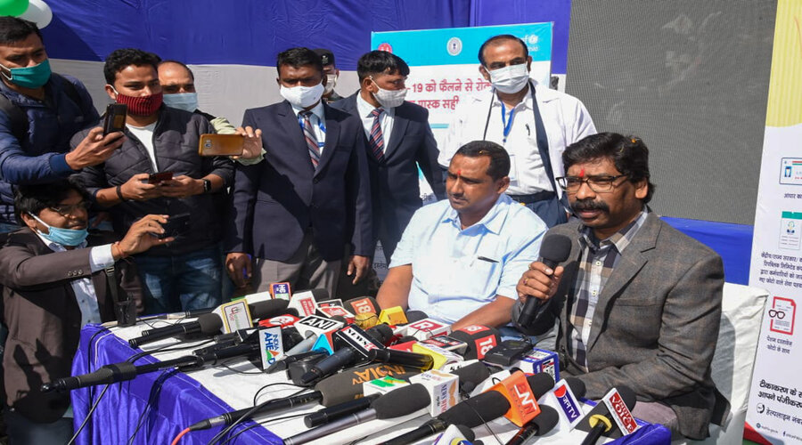 Chief Minister Hemant Soren addresses a press conference at Sadar hospital in Ranchi.
