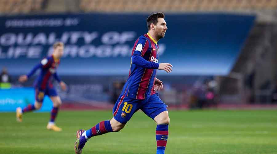 Lionel Messi  Red stain on Lionel Messi shirt - Telegraph India