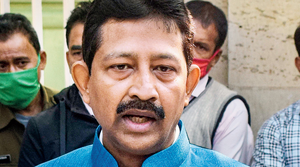  Rajib Banerjee quits, Baishali expelled from state cabinet