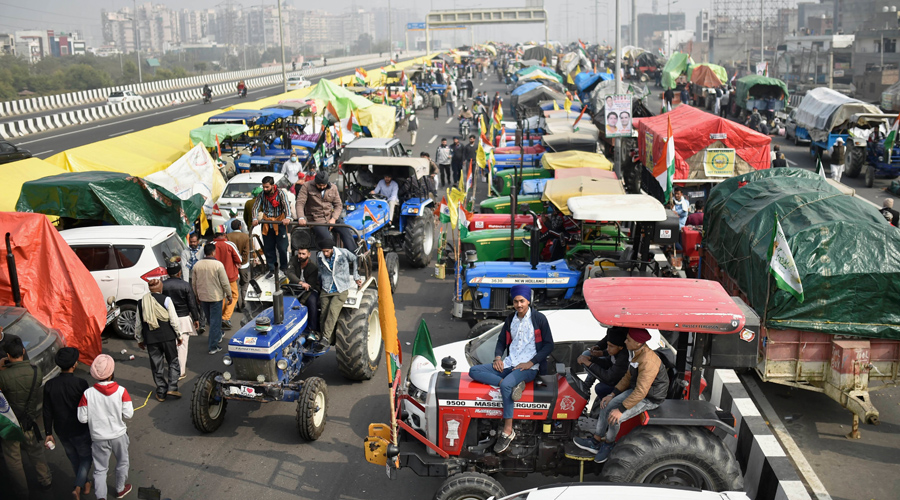 Hundreds of women to join R-Day tractor rally  -Farmer unions plan to march to Parliament on Budget day