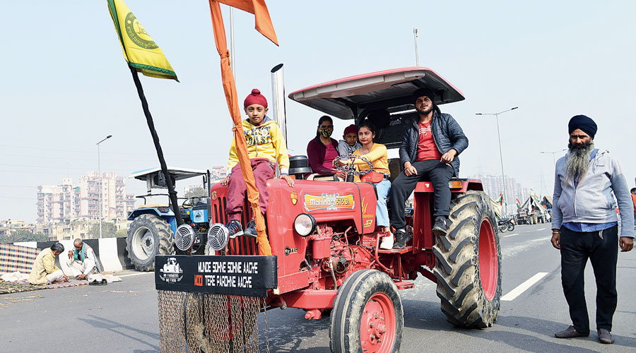 Farmers' protest: NCP chief Sharad Pawar hits out at Maharashtra governor - they will not keep quiet until the new farm acts and the ruling party are destroyed