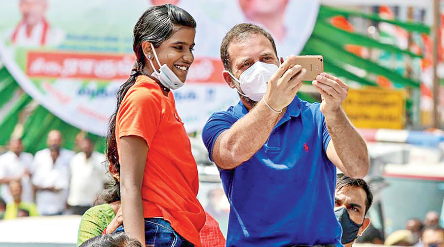 Rahul Gandhi takes  a selfie with a young supporter during  an election rally at  Tamil Nadu’s Karur district on Monday. 