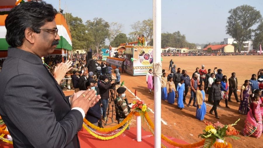 Hemant Soren looks on as a group displays their tableau at the Police Line Ground in Dumka on Tuesday.