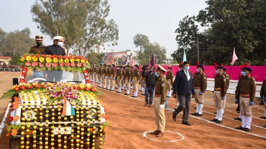 Hemant Soren receiving the Guard of Honour on Republic Day at Police Line Ground in Dumka, on Tuesday.