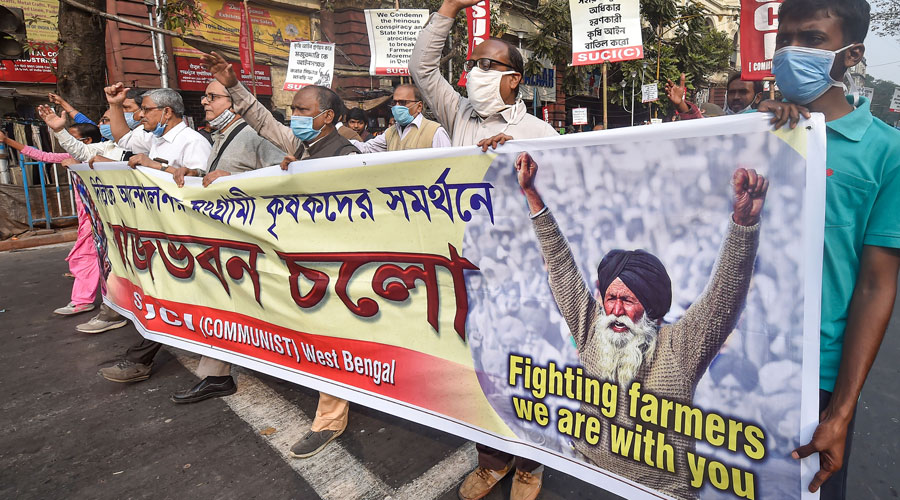 Prayer for farmers and soldiers - Sangat organised a car rally during the day in support of the farmers