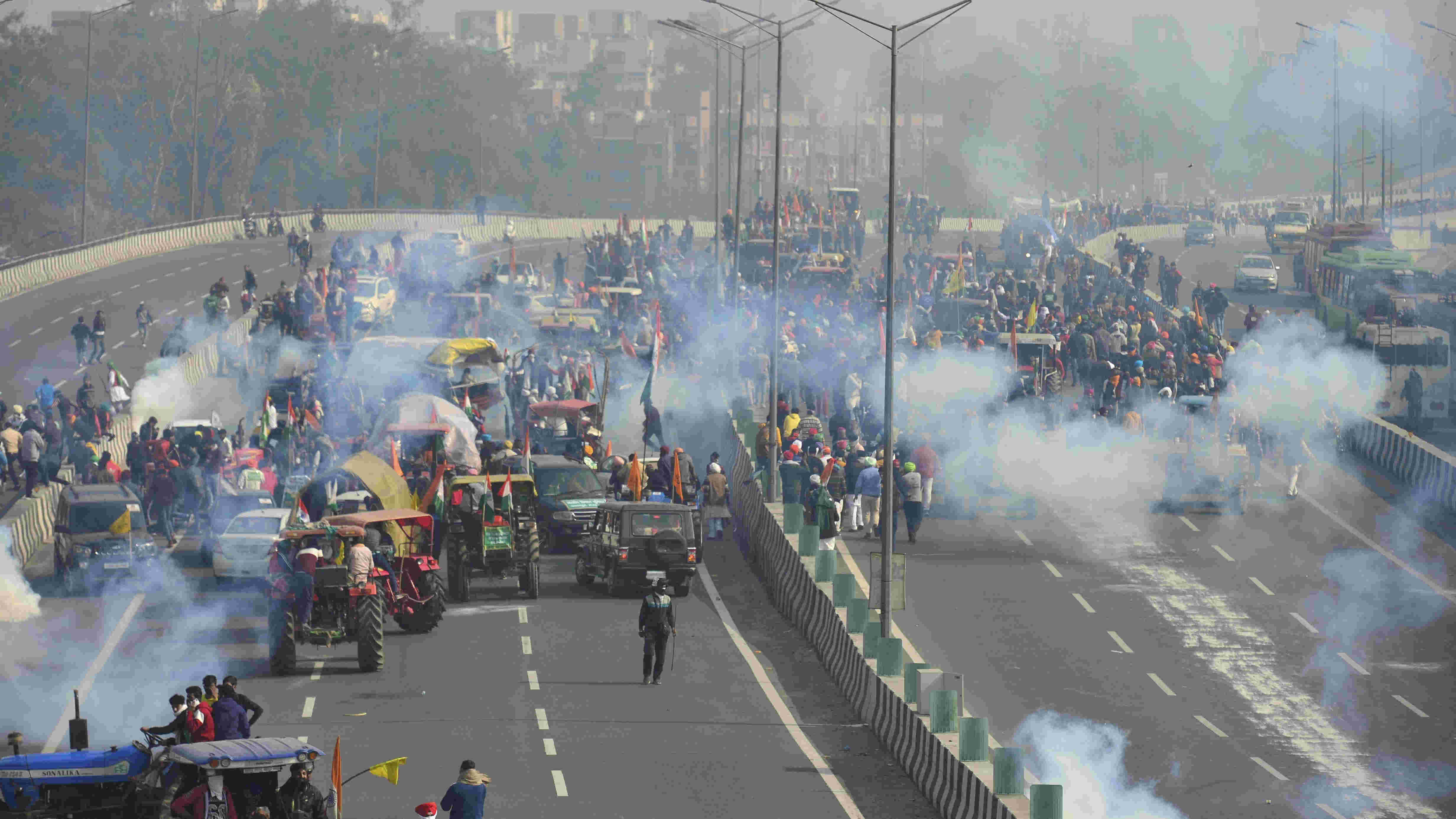 Flames rising: Delhi R-Day chaos - Mayhem has no place in a democratic protest; Tuesday’s violence thus has the potential of sullying the image of the protesting farmers