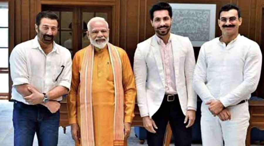The picture of Deep Sidhu (third from left) with the Prime Minister that is being shared on Twitter