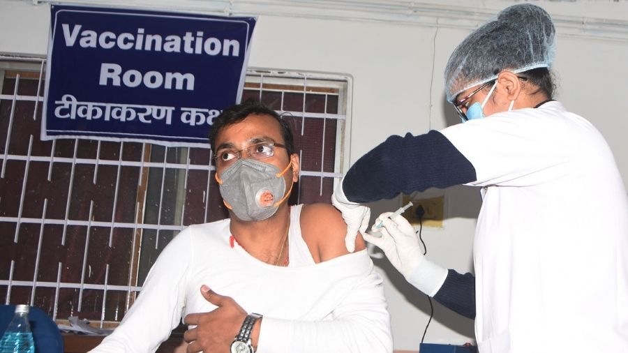 A healthcare workers administers the Covid-19 vaccine to a doctor at the Central Hospital in Dhanbad on Friday.