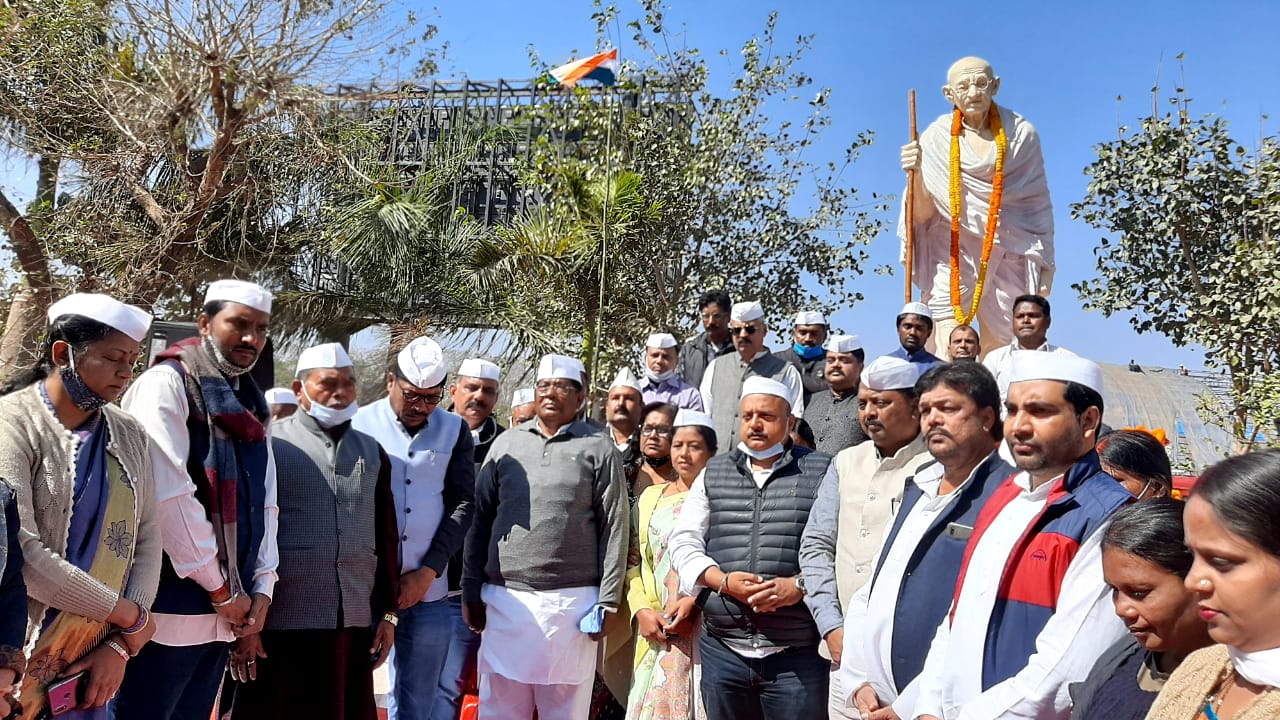 State Congress leaders at the Gandhi statue at Morabadi in Ranchi on Saturday.