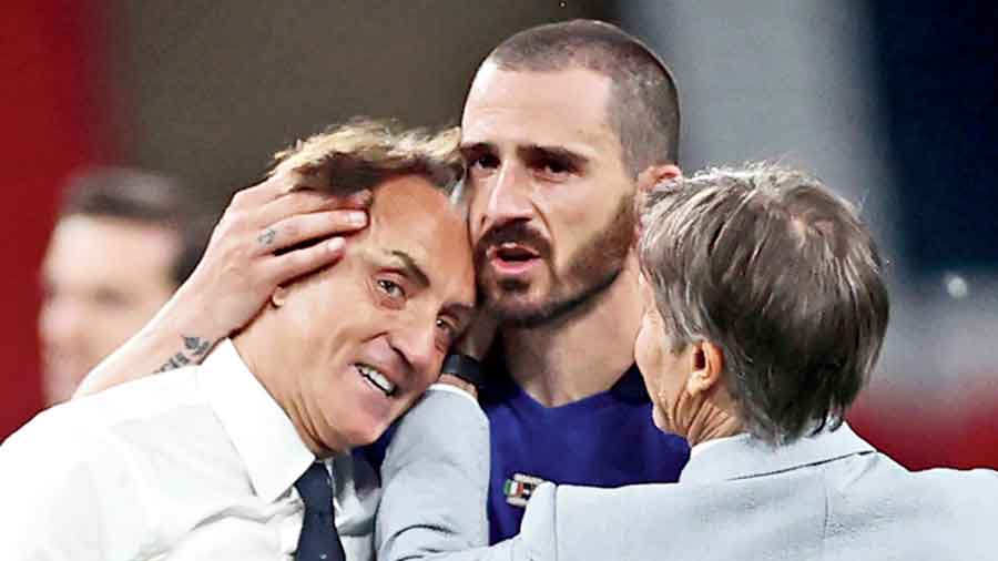 Leonardo Bonucci and Roberto Mancini (left) during Euro 2020. 