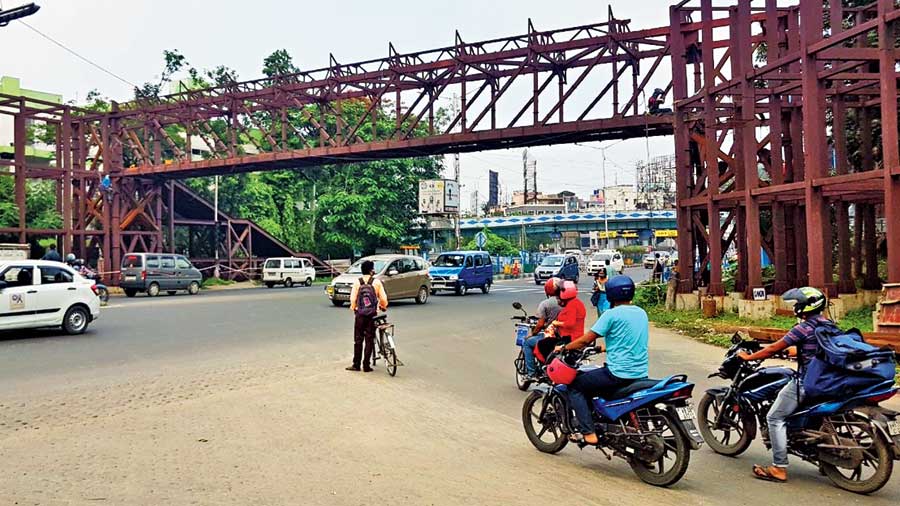 Footbridges | Foot over bridge to connect Chingrihata to the Chaulpatty ...