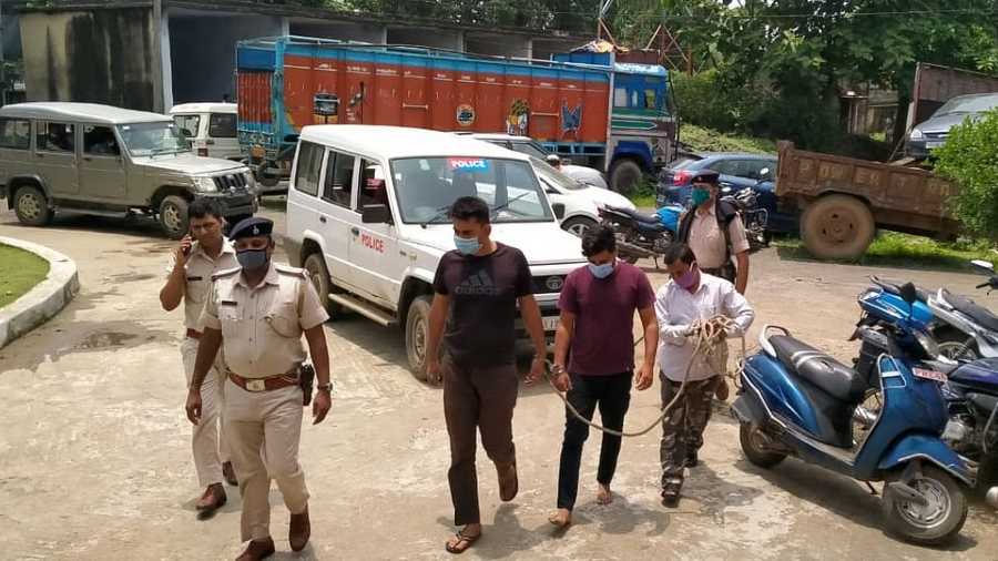  DSP Ashutosh Kumar(in black T-shirt) arrested in Koderma in connection with the accidental shooting case
