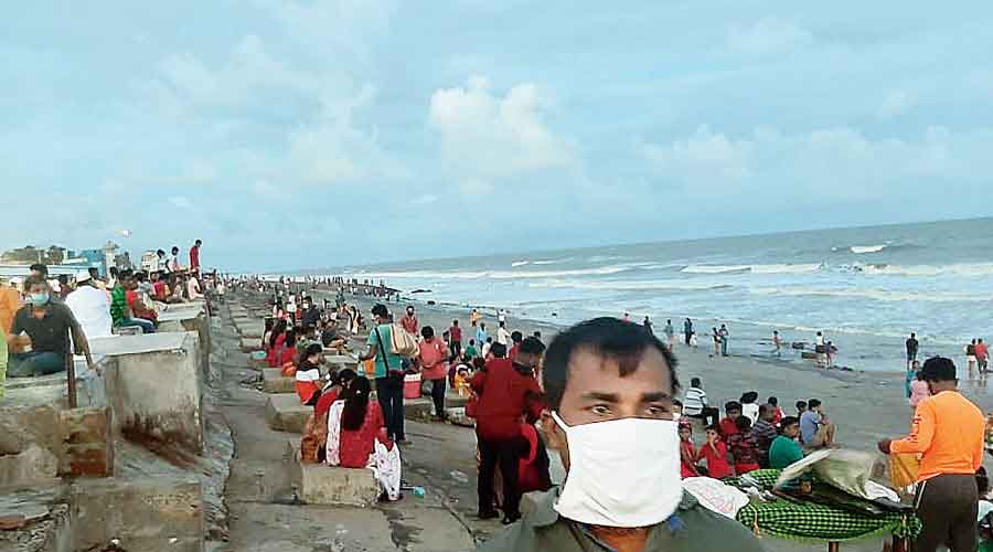 A crowded Digha beach on Monday amid the pandemic.
