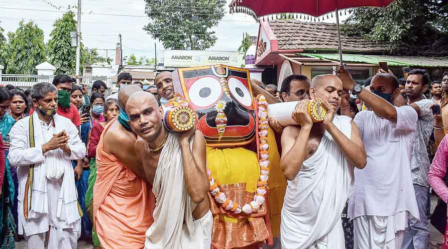 Devotees of the Habibpur unit of Iskcon in Nadia’s Santipur take the idol of Lord Jagannath towards his chariot on Monday. Celebrations of the second Rath Yatra in Bengal were low-key amid the ongoing pandemic, like elsewhere in the country.