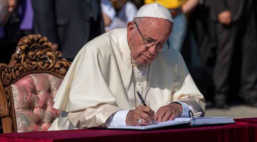 pope-vehemently-condemns-exploitation-of-migrants