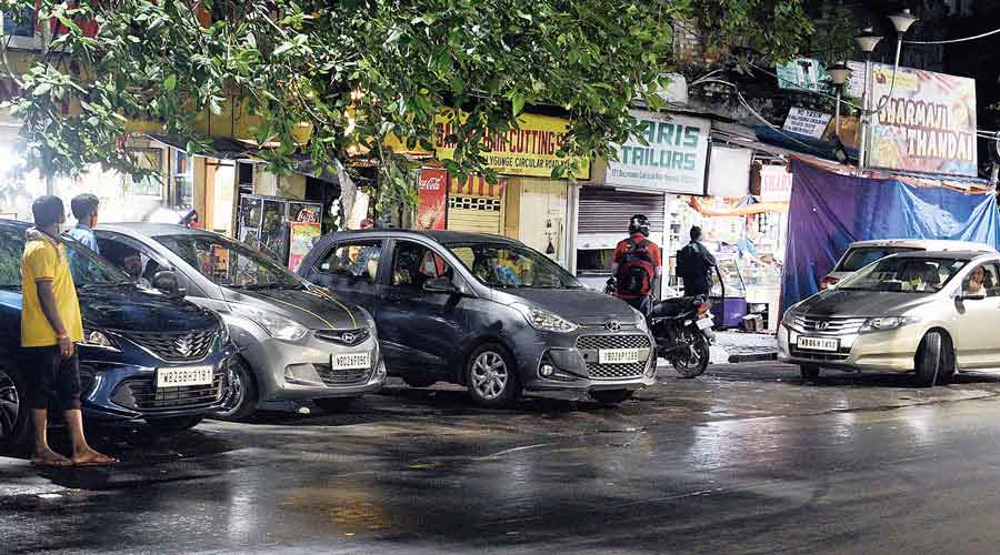 Cars parked in front of the eatery opposite the Ballygunge Maidan army camp gate at 10:54pm on Friday night.