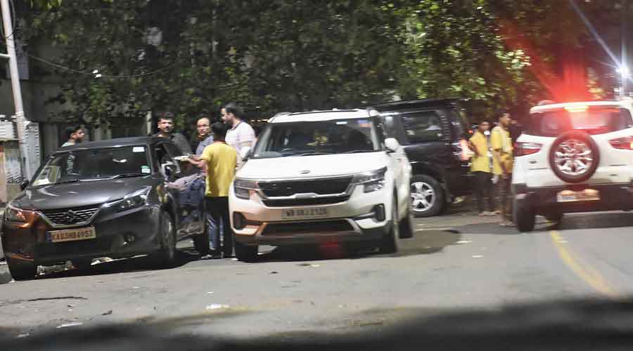 Customers served in cars in front of the eatery opposite the Ballygunge Maidan army camp gate at 11:42pm on Saturday night.