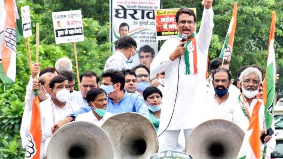 Cong protest against AAP govt over water crisis, poor Covid management - Telegraph India