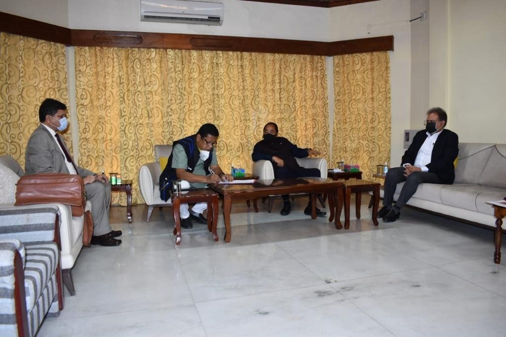Chief Secretaries of Assam and Nagaland on Saturday signed an agreement to de-escalate tense situation prevailing at two locations in the Dessoi valley forest/Tsurangkong valley.