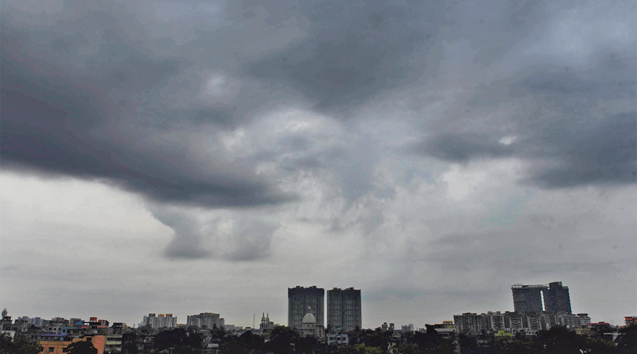    Cyclonic circulation over Bihar and north Bengal triggers rainfall