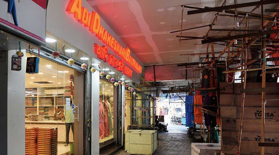 An open sari shop in Gariahat with the hawker zone outside deserted around 1pm.