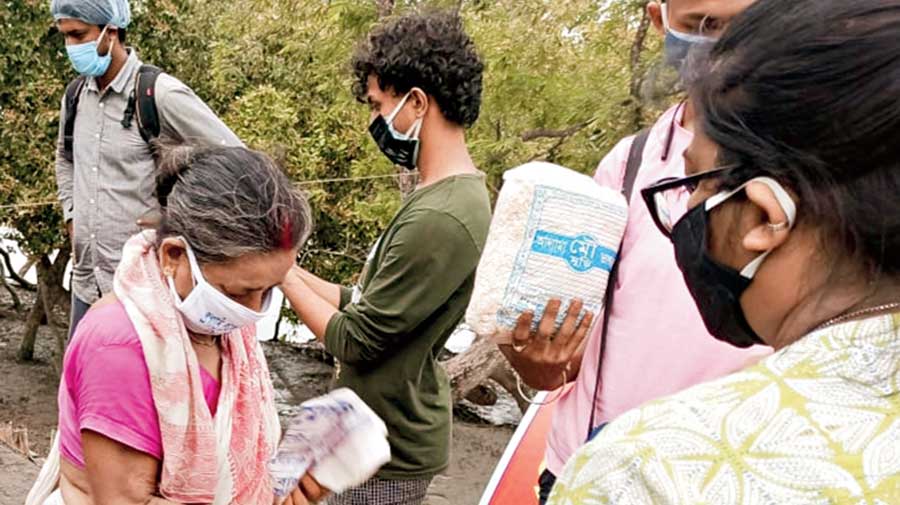    Cyclone Yaas aftermath: Flooded homes, parched throats in Bengal: drinking water shortage at several places in coastal South 24-Parganas, North 24-Parganas and East Midnapore