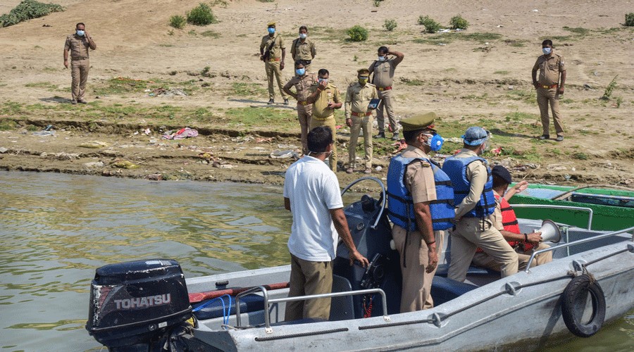 Police officers search after dead bodies were found in the nearby districts of the Ganges river, Varanasi. This is the first time that a body has been recovered from Ganga on the Bengal border following reports of such incidents in Uttar Pradesh and Bihar.