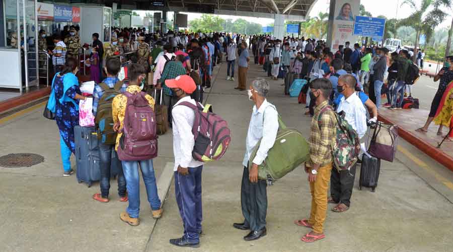    India's monthly unemployment rate reaches 11.9% in May- 14.73% people in urban areas and 10.63% in rural areas lost their jobs 