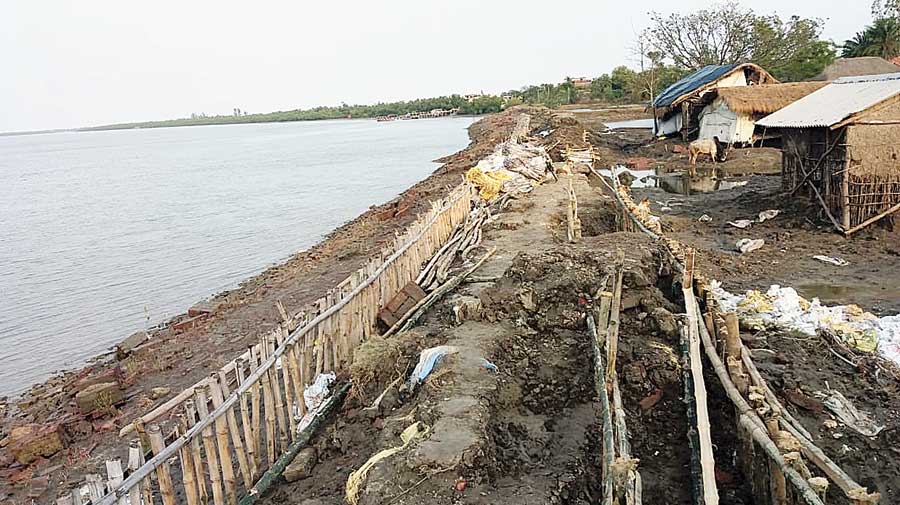    Irrigation dept faces daunting task of repairing embankments before high tide strikes coastal districts