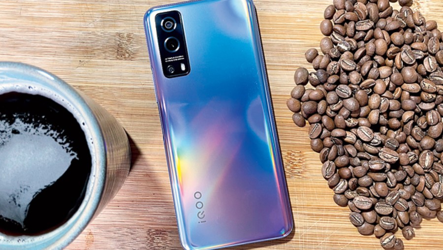IQOO Z3 5G comes with a powerful chipset and decent camera performance. 