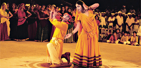 Names like Sonali Bendre and Ameesha Patel were thrown around for the central role of Gauri, with Preity Zinta and Rani Mukerji being unable to commit dates for the film. Finally, Ashutosh opted for newcomer Gracy Singh, who had just delivered a hit TV show with Amaanat on Zee TV. He said Gracy reminded him of yesteryear actress Vyjayanthimala