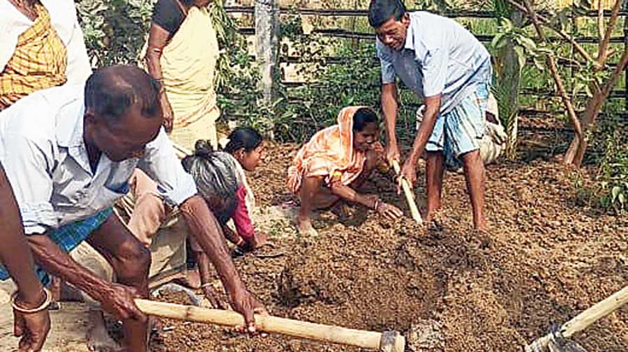    Three friends turn alms seekers into farmers: running a community kitchen for a group of people who were surviving on alms.