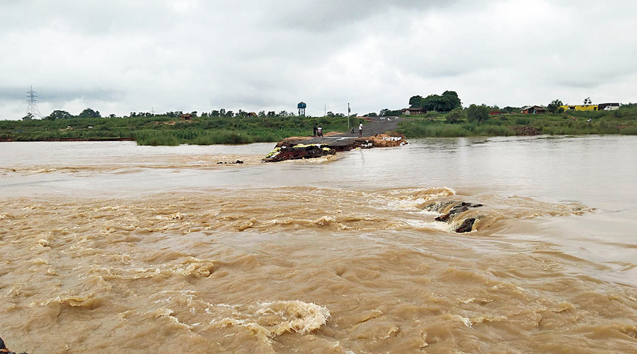    Rivers overflow, several bridges submerged in south Bengal districts