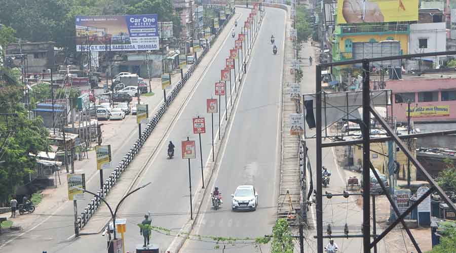 Dhanbad's Gaya bridge wears a deserted look on Sunday.