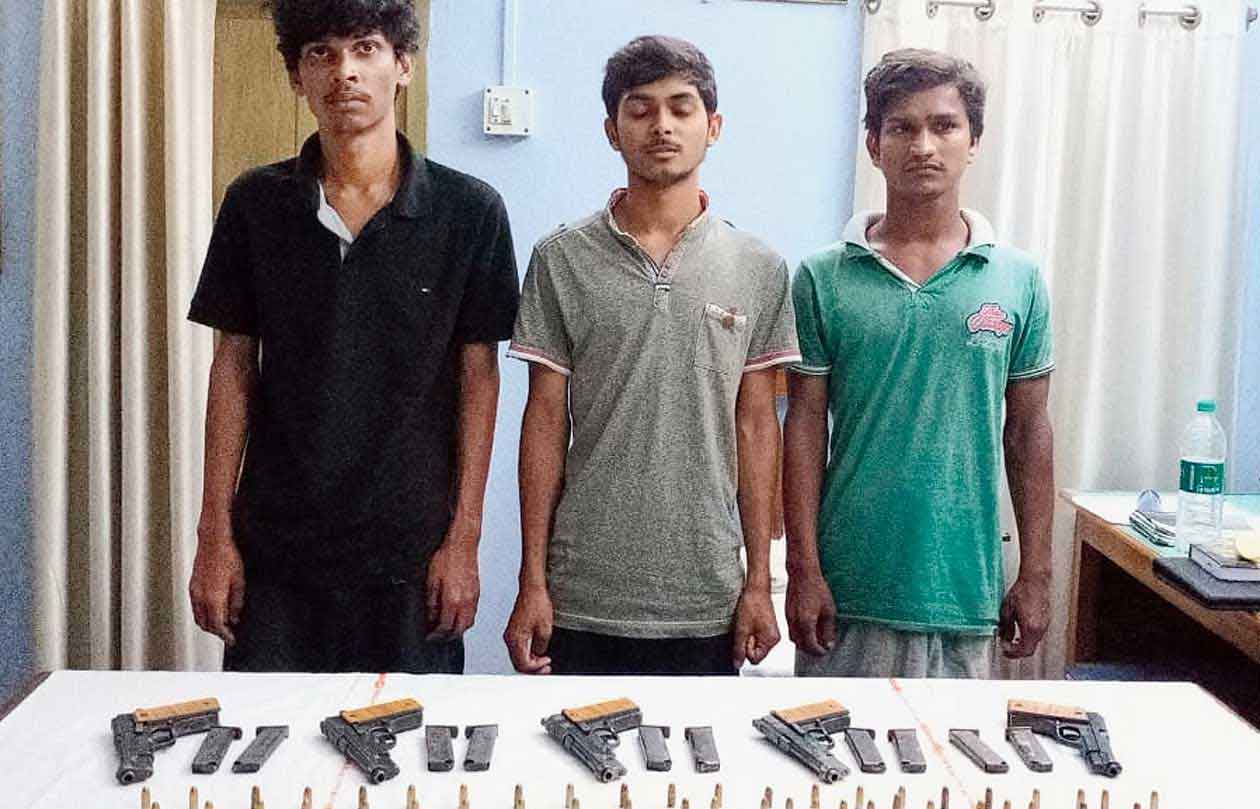 (From left) Murder accused Asif with friends Sabir and Mahfuz, with the guns and ammunition, at Kaliachak police station, Malda, on Sunday.