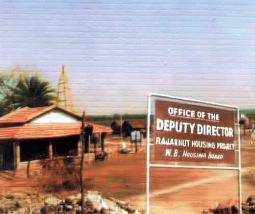 The West Bengal Housing Board in 1994, the first structure to be constructed at a spot which would be to the right of the MAR just after crossing the bridge from Sector V. The office has long been demolished