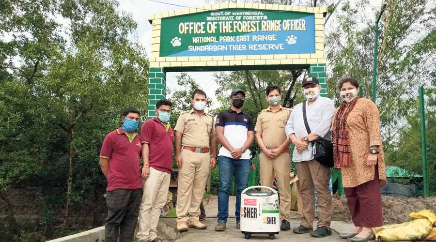 Members of SHER hand an oxygen concentrator to the National Park East Range office of the Sunderbans Tiger Reserve.