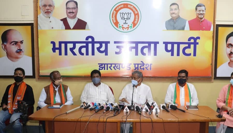 BJP's Babulal Marandi (centre) with others raising voice against TAC.