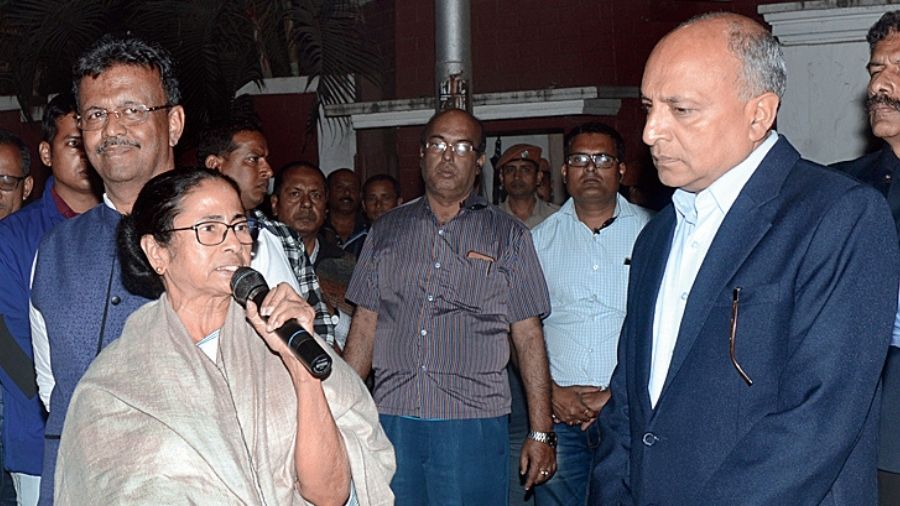 Mamata Banerjee with Virendra in Calcutta (2019).