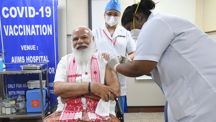    Prime Minister takes the first dose of Covaxin at AIIMS