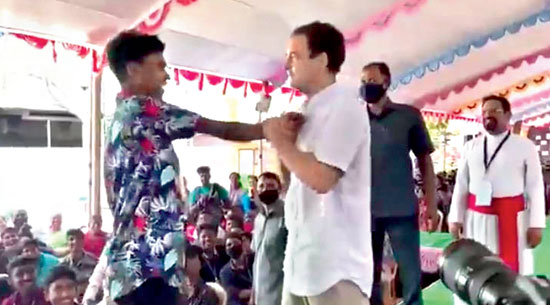 The Congress leader, who is trained in Aikido, shares a move with another student