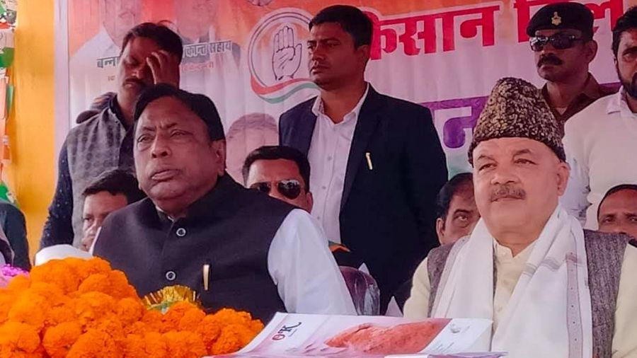 Alamgir Alam(left).