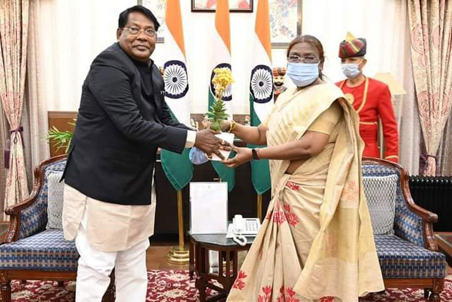 Earlier in the day, finance minister Rameshwar Oraon called upon governor Droupadi Murmu as a customary practice to hand her the copy of budget estimates.