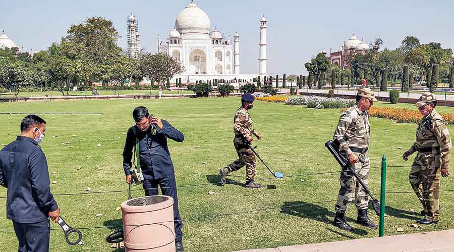    Taj Mahal evacuated after bomb hoax call - police received a bomb call that later turned out to be a hoax.