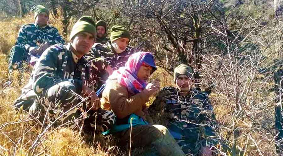 Plastic shields Calcutta trekker after fall from 250ft  - Elderly man separated from team