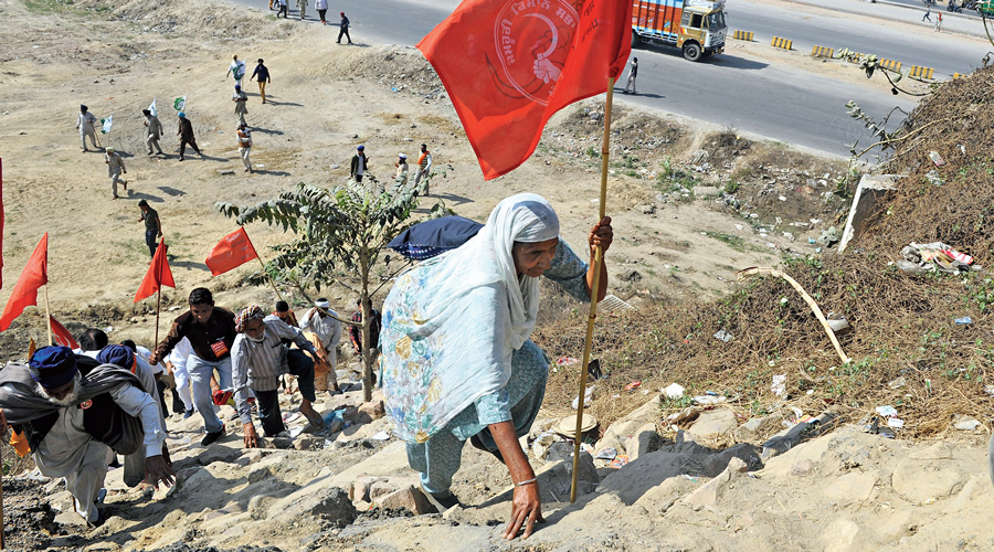 The farmers are not only fighting for themselves but for the entire poor and middle class who will suffer the dangerous consequences of these laws, said Pawan Khera.