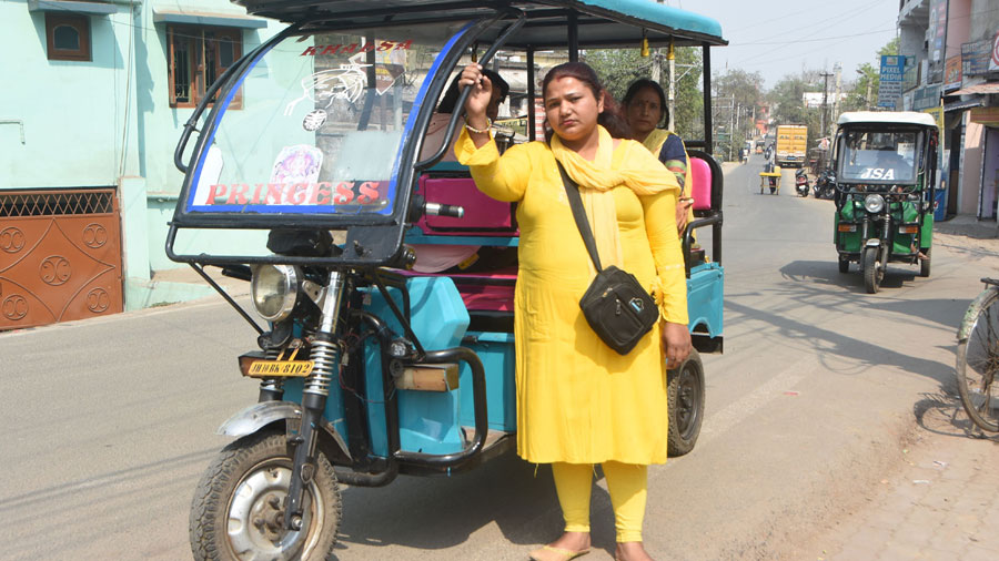 International Women’s Day | Meet Princy, Dhanbad's Only Woman Auto ...