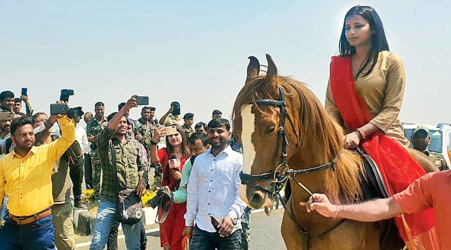    MLA Amba Prasad rides horse to Jharkhand Assembly